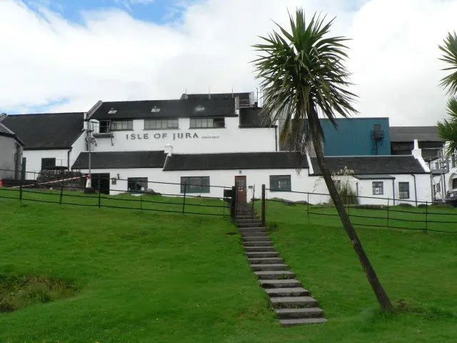 A-la-découverte-d-une-distillerie-mythique-Isle-Of-Jura Les 2 cavistes